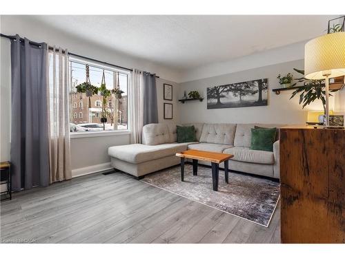 50 Columbia Street W, Waterloo, ON - Indoor Photo Showing Living Room
