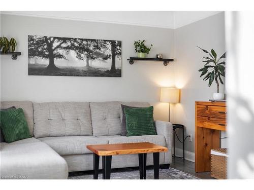 50 Columbia Street W, Waterloo, ON - Indoor Photo Showing Living Room