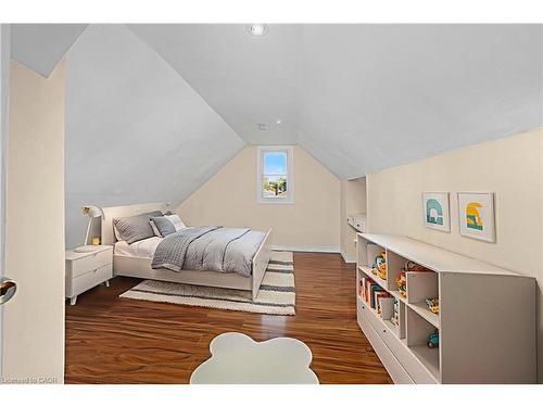 233 Normanhurst Avenue, Hamilton, ON - Indoor Photo Showing Bedroom