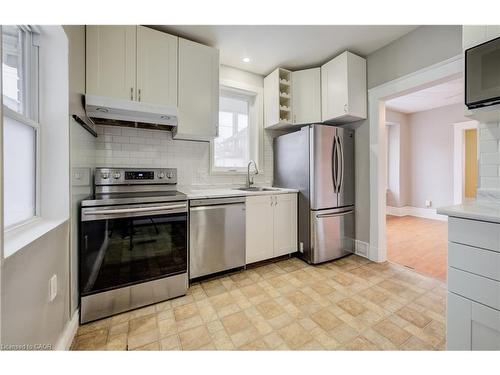 151 Courtland Avenue E, Kitchener, ON - Indoor Photo Showing Kitchen