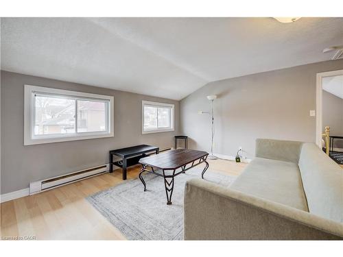 151 Courtland Avenue E, Kitchener, ON - Indoor