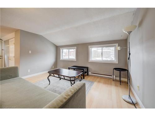 151 Courtland Avenue E, Kitchener, ON - Indoor