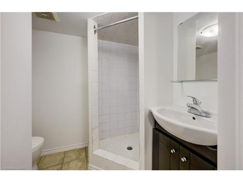 151 Courtland Avenue E, Kitchener, ON - Indoor Photo Showing Bathroom