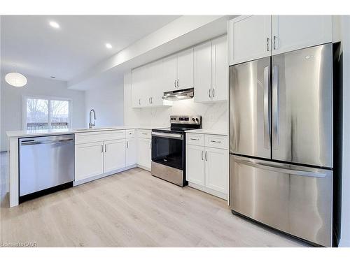 20-720 Grey Street, Brantford, ON - Indoor Photo Showing Kitchen With Upgraded Kitchen