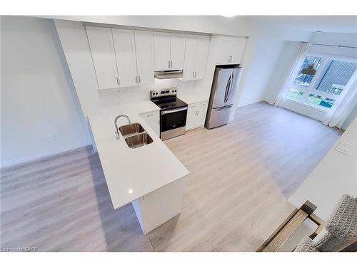 20-720 Grey Street, Brantford, ON - Indoor Photo Showing Kitchen With Double Sink With Upgraded Kitchen