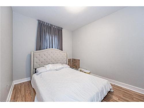 419 Talbot Street, Hamilton, ON - Indoor Photo Showing Bedroom
