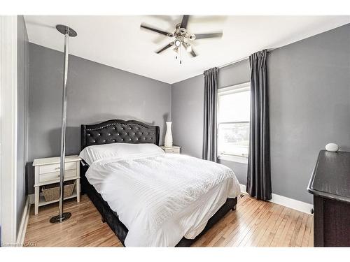 419 Talbot Street, Hamilton, ON - Indoor Photo Showing Bedroom
