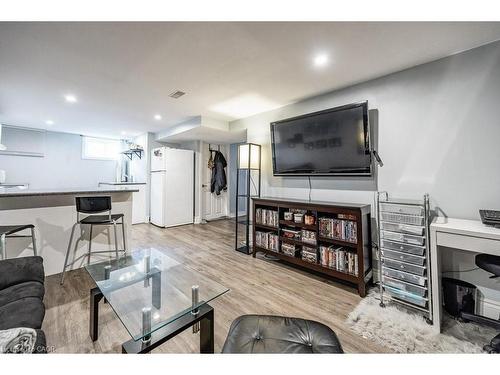 419 Talbot Street, Hamilton, ON - Indoor Photo Showing Living Room
