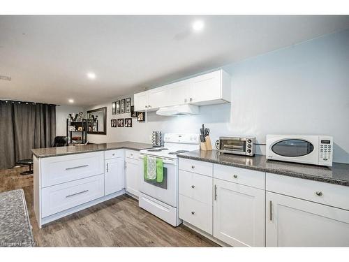 419 Talbot Street, Hamilton, ON - Indoor Photo Showing Kitchen