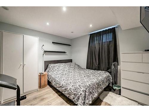 419 Talbot Street, Hamilton, ON - Indoor Photo Showing Bedroom