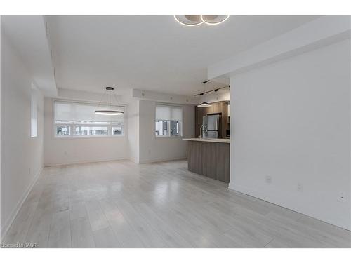 815-1133 Cooke Boulevard, Burlington, ON - Indoor Photo Showing Other Room