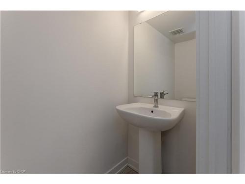 815-1133 Cooke Boulevard, Burlington, ON - Indoor Photo Showing Bathroom