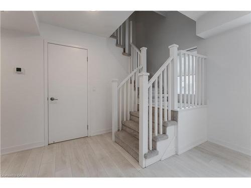 815-1133 Cooke Boulevard, Burlington, ON - Indoor Photo Showing Other Room