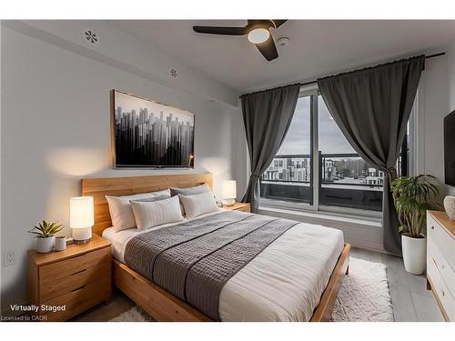 815-1133 Cooke Boulevard, Burlington, ON - Indoor Photo Showing Bedroom