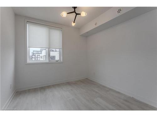 815-1133 Cooke Boulevard, Burlington, ON - Indoor Photo Showing Other Room