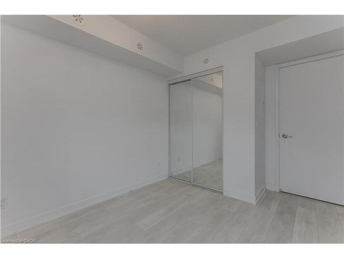 815-1133 Cooke Boulevard, Burlington, ON - Indoor Photo Showing Other Room