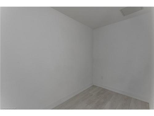815-1133 Cooke Boulevard, Burlington, ON - Indoor Photo Showing Other Room