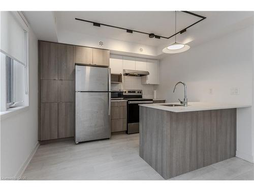 815-1133 Cooke Boulevard, Burlington, ON - Indoor Photo Showing Kitchen With Stainless Steel Kitchen