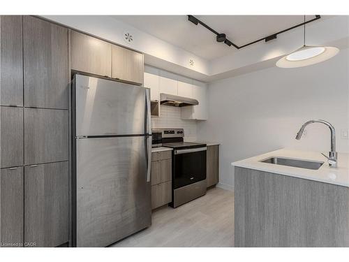 815-1133 Cooke Boulevard, Burlington, ON - Indoor Photo Showing Kitchen With Stainless Steel Kitchen