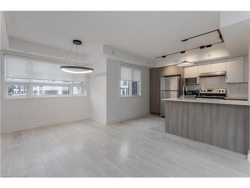 815-1133 Cooke Boulevard, Burlington, ON - Indoor Photo Showing Kitchen