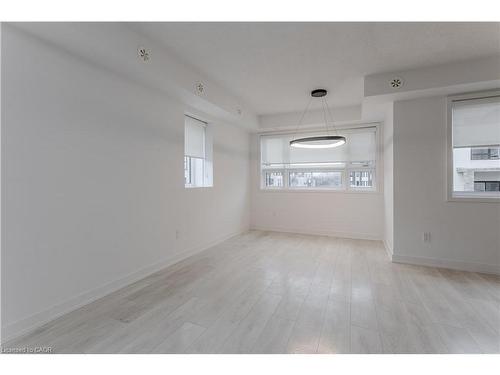 815-1133 Cooke Boulevard, Burlington, ON - Indoor Photo Showing Other Room