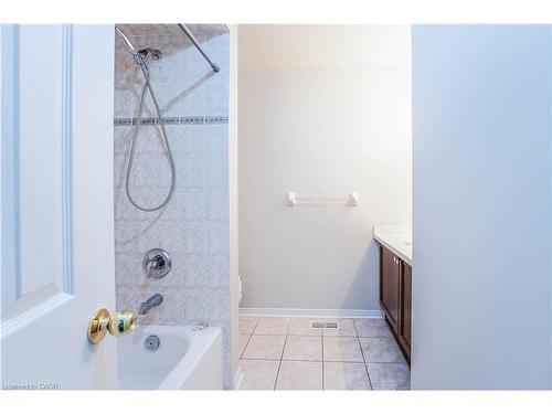 5195 Angel Stone Drive, Mississauga, ON - Indoor Photo Showing Bathroom