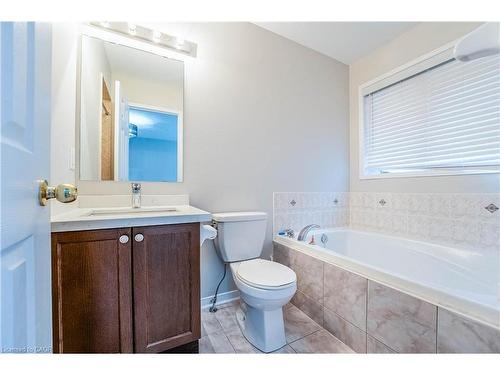 5195 Angel Stone Drive, Mississauga, ON - Indoor Photo Showing Bathroom