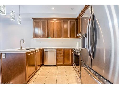 5195 Angel Stone Drive, Mississauga, ON - Indoor Photo Showing Kitchen
