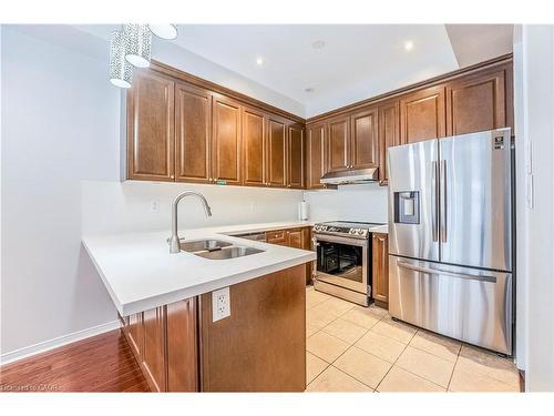 5195 Angel Stone Drive, Mississauga, ON - Indoor Photo Showing Kitchen With Double Sink