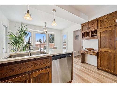 488 Heather Hill Place, Waterloo, ON - Indoor Photo Showing Kitchen With Double Sink