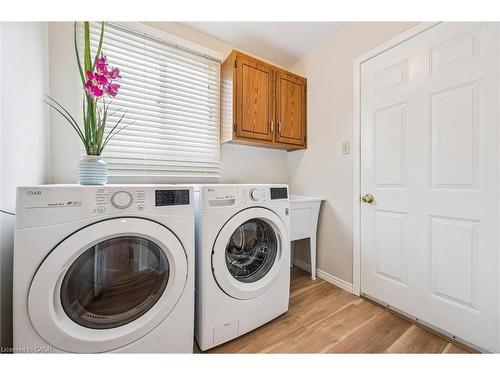 488 Heather Hill Place, Waterloo, ON - Indoor Photo Showing Laundry Room