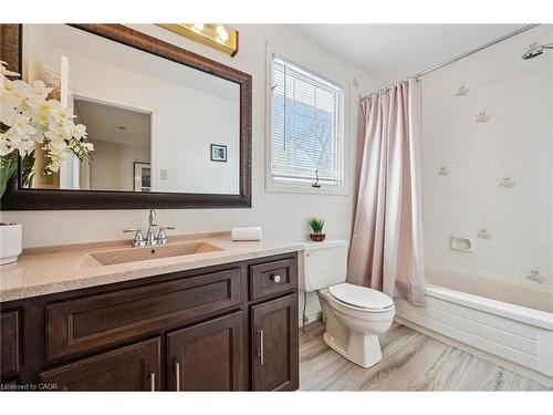 488 Heather Hill Place, Waterloo, ON - Indoor Photo Showing Bathroom
