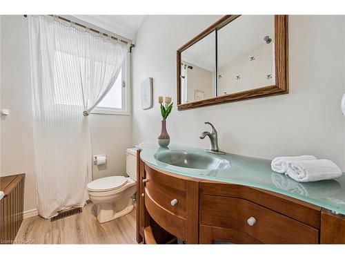 488 Heather Hill Place, Waterloo, ON - Indoor Photo Showing Bathroom