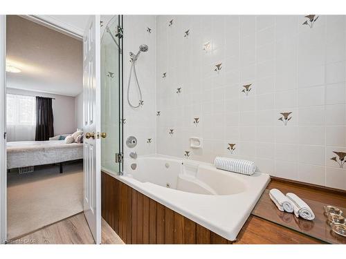 488 Heather Hill Place, Waterloo, ON - Indoor Photo Showing Bathroom