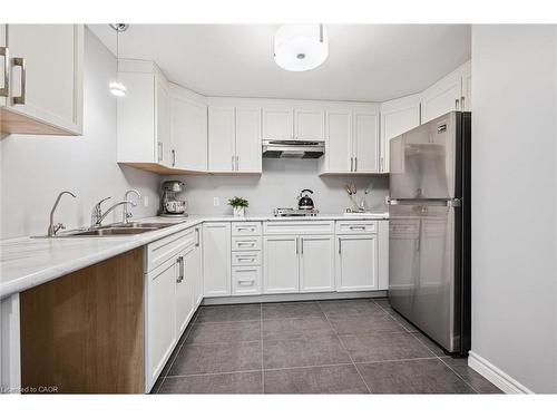 488 Heather Hill Place, Waterloo, ON - Indoor Photo Showing Kitchen With Double Sink