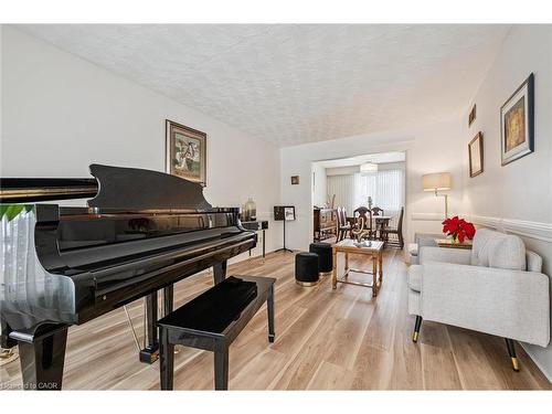 488 Heather Hill Place, Waterloo, ON - Indoor Photo Showing Living Room