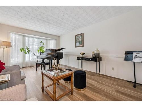 488 Heather Hill Place, Waterloo, ON - Indoor Photo Showing Living Room