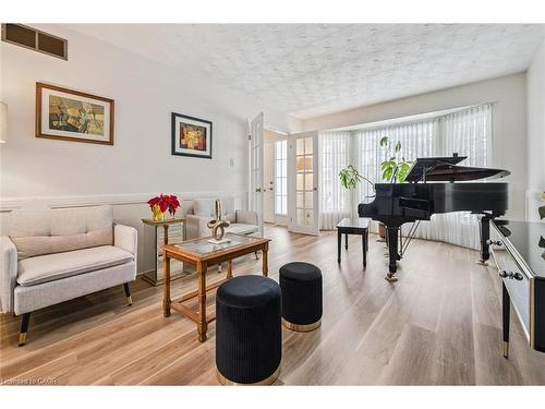 488 Heather Hill Place, Waterloo, ON - Indoor Photo Showing Living Room