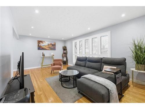 364 Roselawn Place, Waterloo, ON - Indoor Photo Showing Living Room