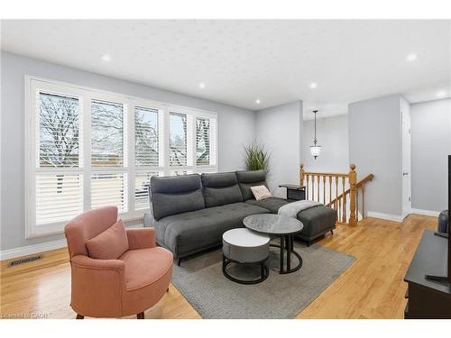 364 Roselawn Place, Waterloo, ON - Indoor Photo Showing Living Room