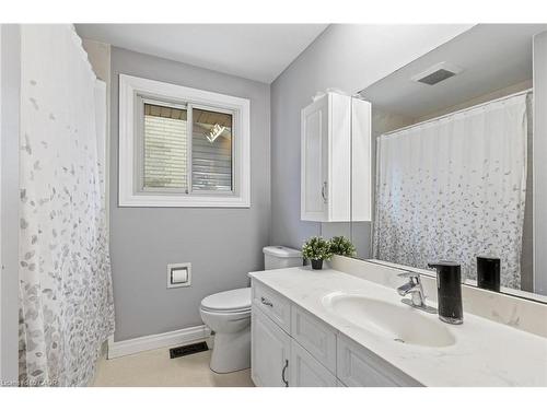 364 Roselawn Place, Waterloo, ON - Indoor Photo Showing Bathroom