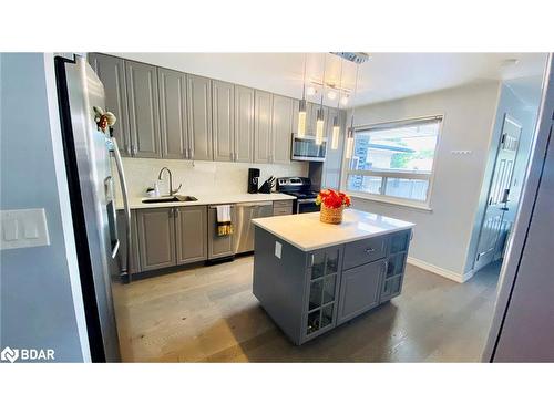 Main-1601 Sandgate Crescent, Mississauga, ON - Indoor Photo Showing Kitchen