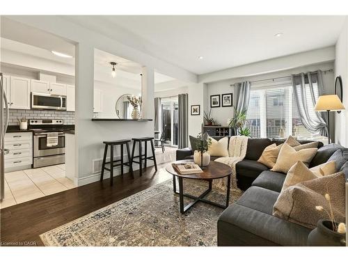 263 Pumpkin Pass, Hamilton, ON - Indoor Photo Showing Living Room