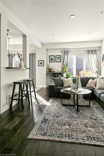 263 Pumpkin Pass, Hamilton, ON - Indoor Photo Showing Living Room