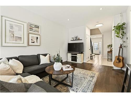 263 Pumpkin Pass, Hamilton, ON - Indoor Photo Showing Living Room