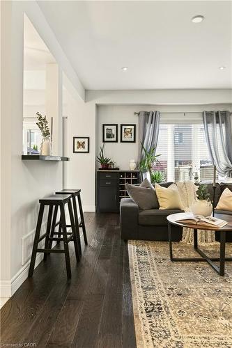 263 Pumpkin Pass, Hamilton, ON - Indoor Photo Showing Living Room