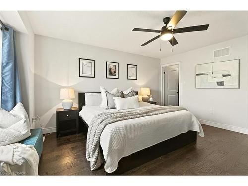 263 Pumpkin Pass, Hamilton, ON - Indoor Photo Showing Bedroom