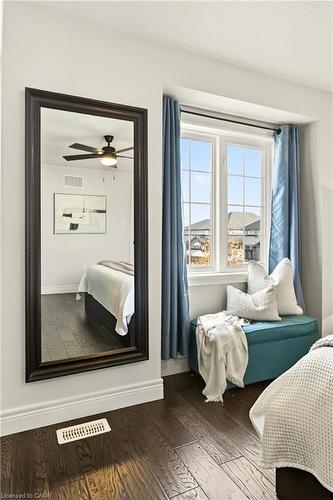 263 Pumpkin Pass, Hamilton, ON - Indoor Photo Showing Bedroom