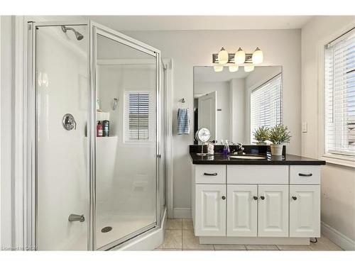 263 Pumpkin Pass, Hamilton, ON - Indoor Photo Showing Bathroom