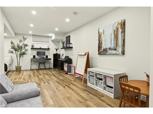 263 Pumpkin Pass, Hamilton, ON - Indoor Photo Showing Other Room